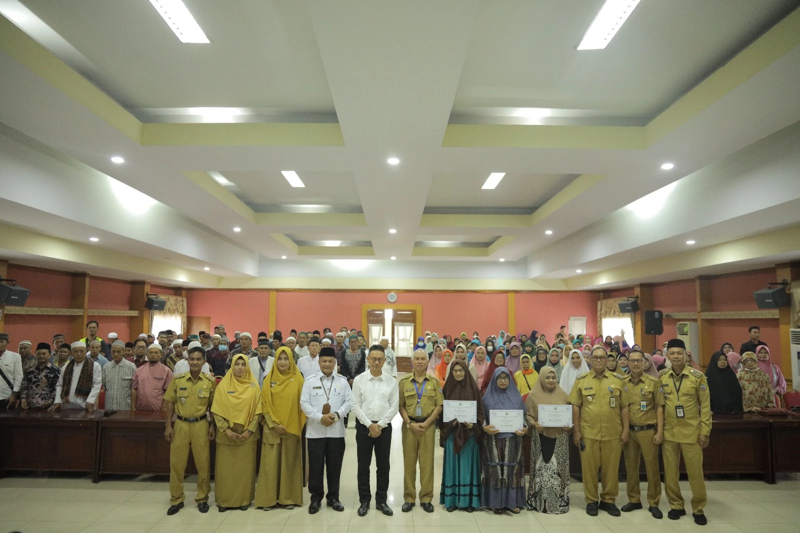 330 Guru Ngaji Tradisional Terima Bantuan dari Pemkot Pontianak